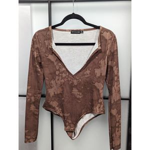 PrettyLittleThing| Dead End Brown Tie Dye Bodysuit Size 4